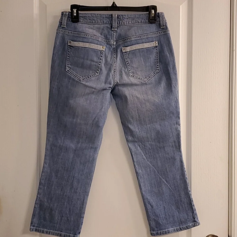 Chicos Platinum Denim Blue Jean Capris NWOT - Picture 9 of 15